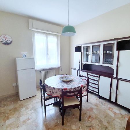 Affittacamere Zona Caserma-Stazione Foligno Bagian luar foto