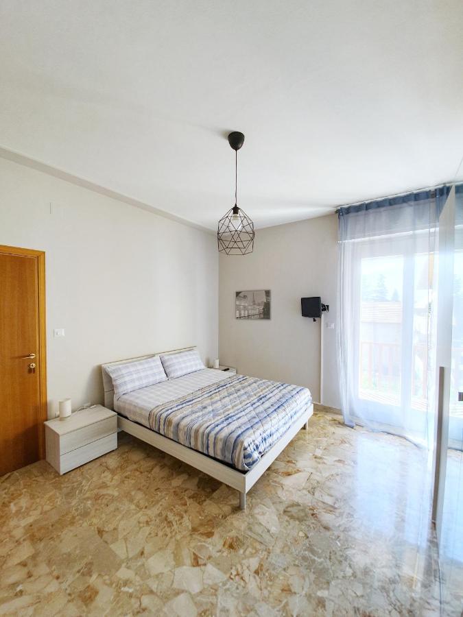 Affittacamere Zona Caserma-Stazione Foligno Bagian luar foto
