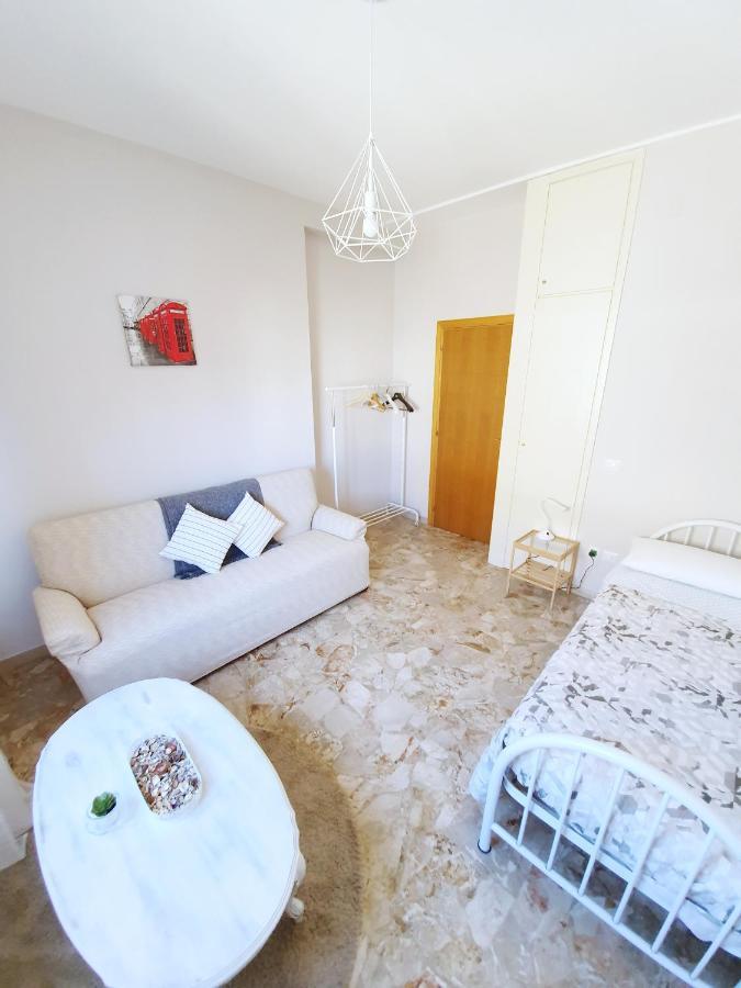 Affittacamere Zona Caserma-Stazione Foligno Bagian luar foto
