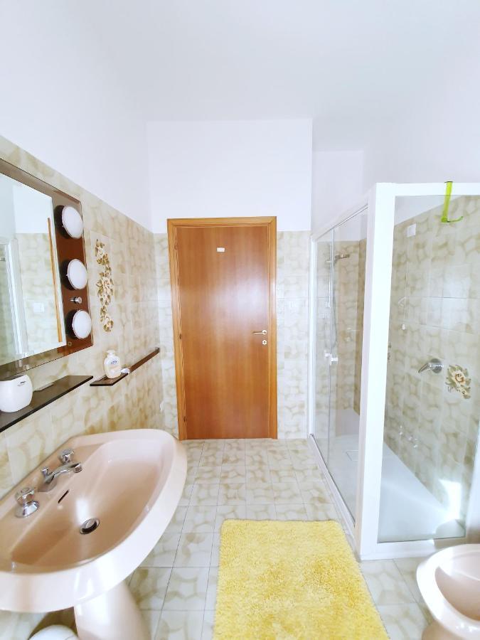 Affittacamere Zona Caserma-Stazione Foligno Bagian luar foto