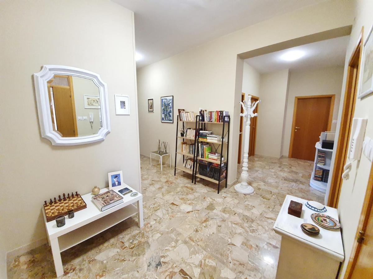 Affittacamere Zona Caserma-Stazione Foligno Bagian luar foto