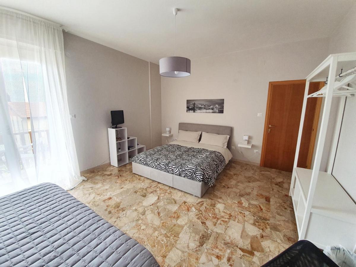 Affittacamere Zona Caserma-Stazione Foligno Bagian luar foto
